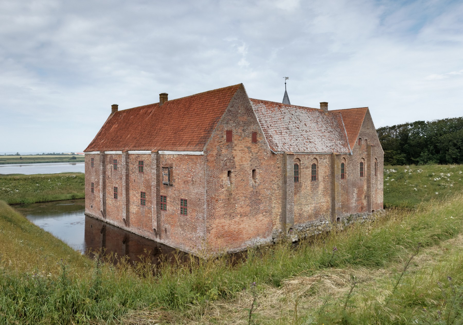 Spøttrup Borg fra sydøst
